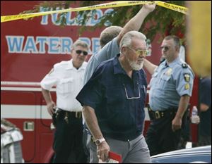 Bob Hannon, a Lucas County death scene investigator, arrives at Cullen Park were Toledo water rescue crew members recovered a body from the Maumee Bay off Point Place. (THE BLADE LORI KING)
<br>
<img src=http://www.toledoblade.com/graphics/icons/photo.gif> <font color=red><b>VIEW</font color=red></b>: <a href=