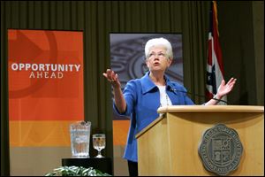Carol Cartwright speaks to faculty and staff at the Bowen-Thompson Student Union with school about to start.