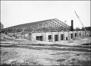 The Memorial Field House was built in 1931 and hosted
numerous events in addition to UT basketball.