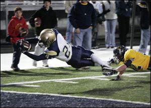 St. John's P.J. Wimberly dives into the end zone for a touchdown as Whitmer defender Shane Brown tries to make the stop. 
<BR>
<img src=http://www.toledoblade.com/graphics/icons/photo.gif> <b>HIGH SCHOOL FOOTBALL WEEK 7:</b> View <a href=http://www.toledoblade.com/apps/pbcs.dll/gallery?Avis=TO&Dato=20081004&Kategori=SPORTS12&Lopenr=100409998&Ref=PH><b><font color=red> Whitmer-St. Johns </font color=red> </b></a> football photo gallery
