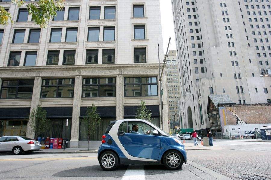 Smart-Car-gets-grins-great-mileage-in-Toledo