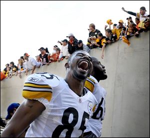 Nate Washington leaves the stadium happy after his
Steelers beat Cincinnati.
