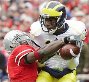 Ohio State's Malcolm Jenkins breaks up a pass intended for Michigan's Greg Mathews. The Buckeye seniors have a 43-7 record.