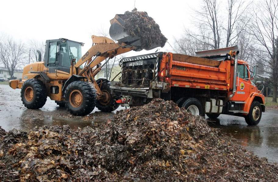 City-alters-leaf-pickup-so-problems-don-t-pile-up-2