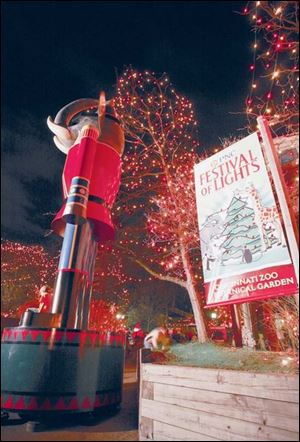 The Cincinnati Zoo s Festival of Lights is one of the Midwest s largest such displays.