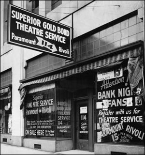 spc GAMBLING HARRIS     BLADE PHOTO    Benny Harris, a Toledo, Ohio, numbers racketeer, used his Superior Gold Bond Theatre Service in a numbers scheme that drew in hundreds of players.    B&W PHOTO circa 1938.
