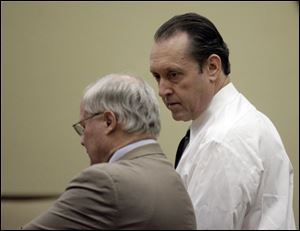 Jack Viren, left, with his client Thomas Bragg, in Lucas County Common Pleas Court on Tuesday.