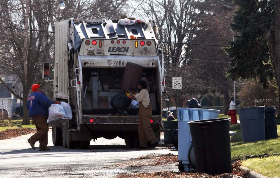 City-mulls-savings-for-trash-collection