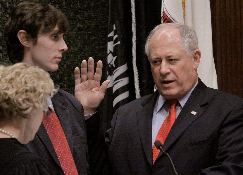 Illinois-Senate-ousts-embattled-governor-by-unanimous-vote-2