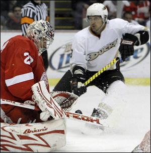 Red Wings goalie Ty Conklin stops the Ducks' Teemu Selanne's shot in the second period last night in Detroit.
