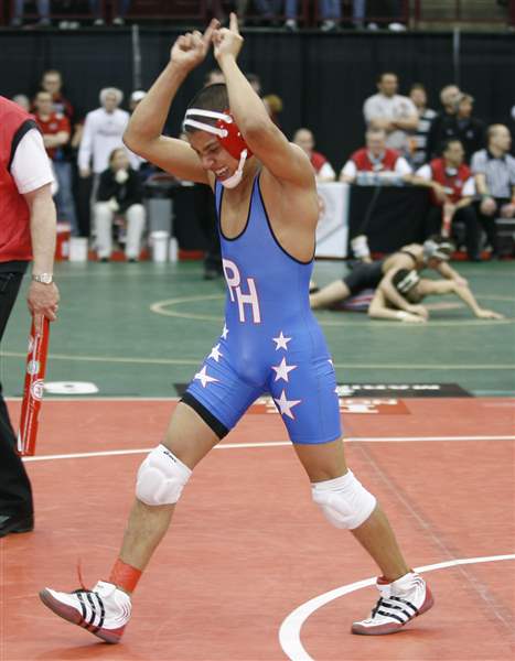 Trio-will-wrestle-for-state-titles-2