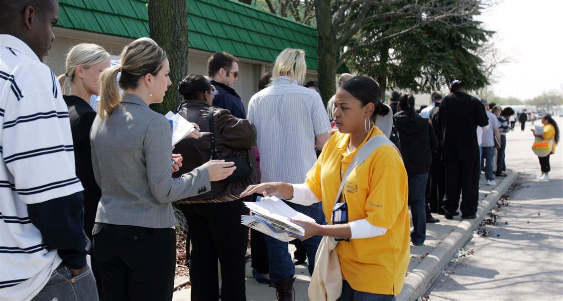 Some-5-000-people-seeking-work-crowd-Maumee-event