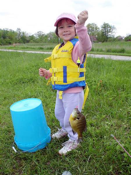 Follow-the-Fish-Dad-daughters-fill-creel-on-Mother-s-Day-2