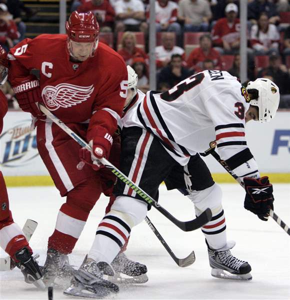 Dustin-Byfuglien-Nicklas-Lidstrom