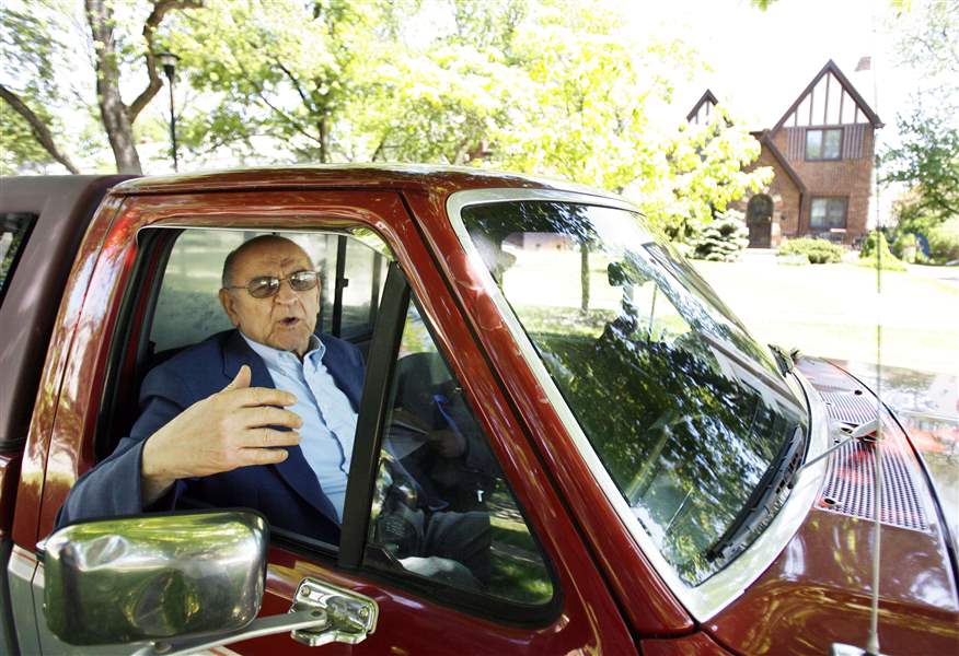 Old-Orchard-residents-ramping-up-pressure-against-charter-school