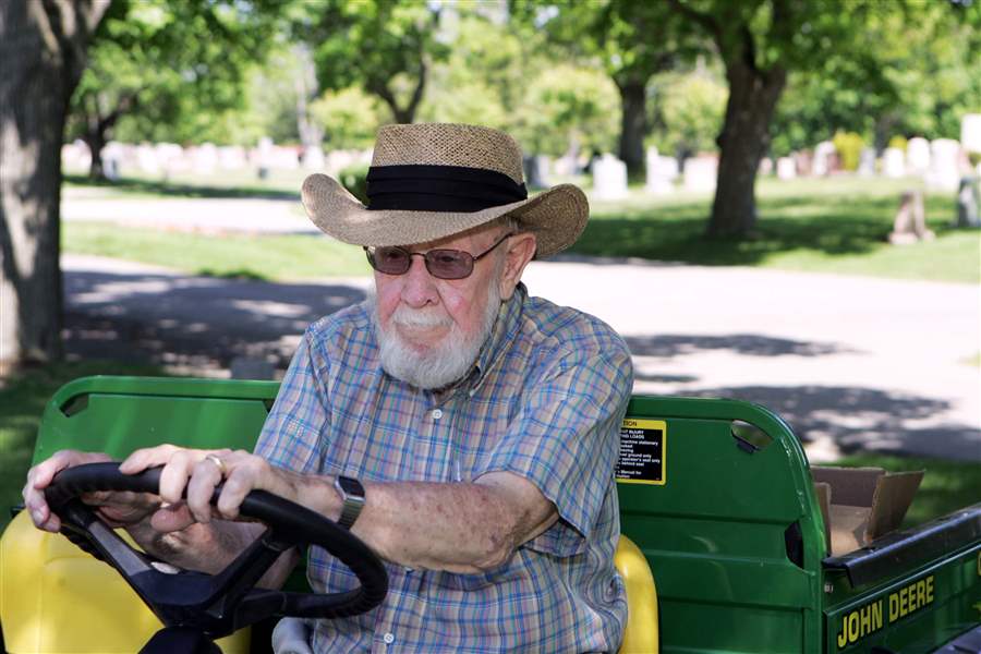 Volunteer-efforts-never-falter-in-saluting-veterans-3