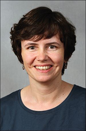 Bowling Green State University researcher, Dr. Catherine Kenney, examines a mother s impact on a father s role in childrearing.