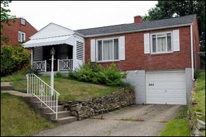 Detectives found four rifles and shotguns in George Sodini s home. Federal agents are examining his computer to piece together his online rants and any other evidence.
<br>
<br>
<img src=http://www.toledoblade.com/assets/gif/weblink_icon.gif><b><font color=red> Read</b></font>: <a hrefhttp://www.postgazette.com