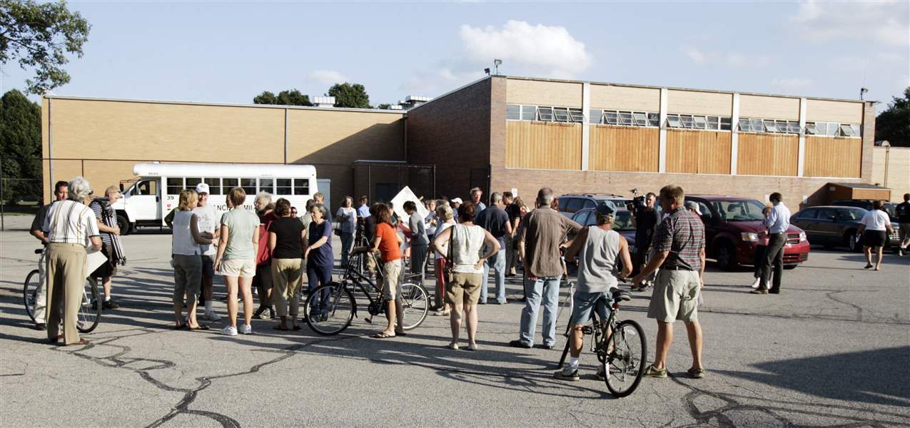 Save-the-Y-effort-advances-as-officials-join-rally-crowd-in-South-Toledo-2