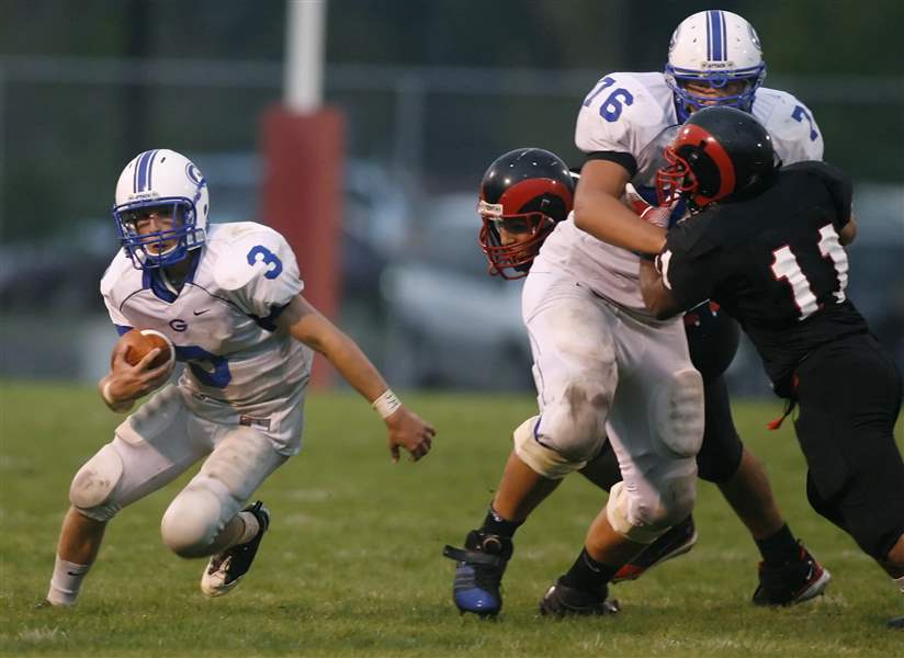 Sidelines-AW-tackle-Donnal-comfortable-in-his-role