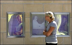 Slug: CTY tatum                   Date 9/11/2009           The Blade/ Amy E. Voigt           Location: Toledo, Ohio  CAPTION:  Kim Corcoran, who works downtown, looks at the dedication to Arthur Tatum Jr. that is near the sculpture in front of the new downtown arena on September 11, 2009.