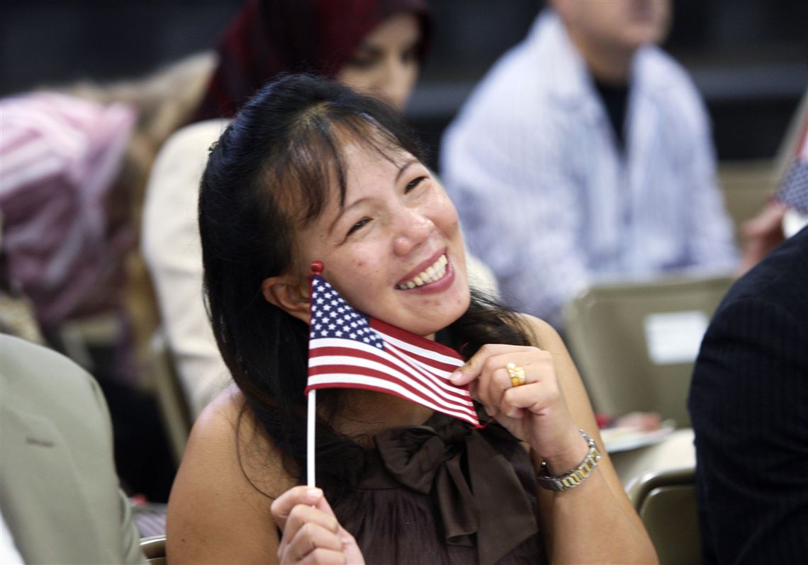 Junior-high students greet newly naturalized citizens | The Blade, image size:1140x798
