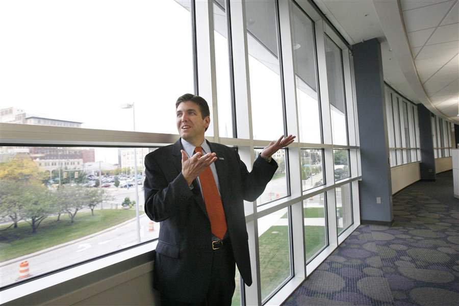 United-Way-opens-doors-to-greener-sleeker-facility
