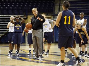 UT coach Tricia Cullop talks to Allie Clifton (11) and the rest of the Rockets at practice. Toledo was 18-13 last season and 11-5 in the MAC West after being picked to finish in last place.