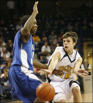 Toledo's Stephen Albrecht passes the ball past Eastern Illinois' Jeremy Granger. Albrecht scored 15 points for the Rockets in the loss.