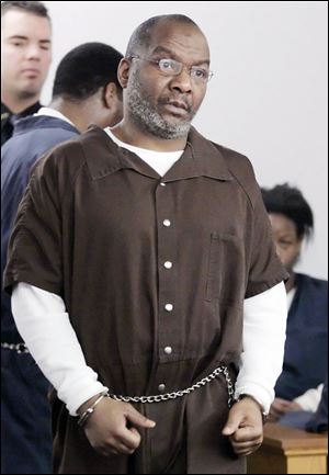 Willie Washington appears in Lucas County Common Pleas Court on a murder charge in the death of Gordon Wright, whose body was found Feb. 13, 2008, in the attic of a burned-out duplex where Washington was a tenant.