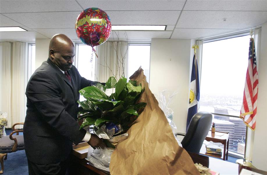 Bell-won-t-put-his-name-on-city-signs-new-mayor-starts-to-examine-needs-2
