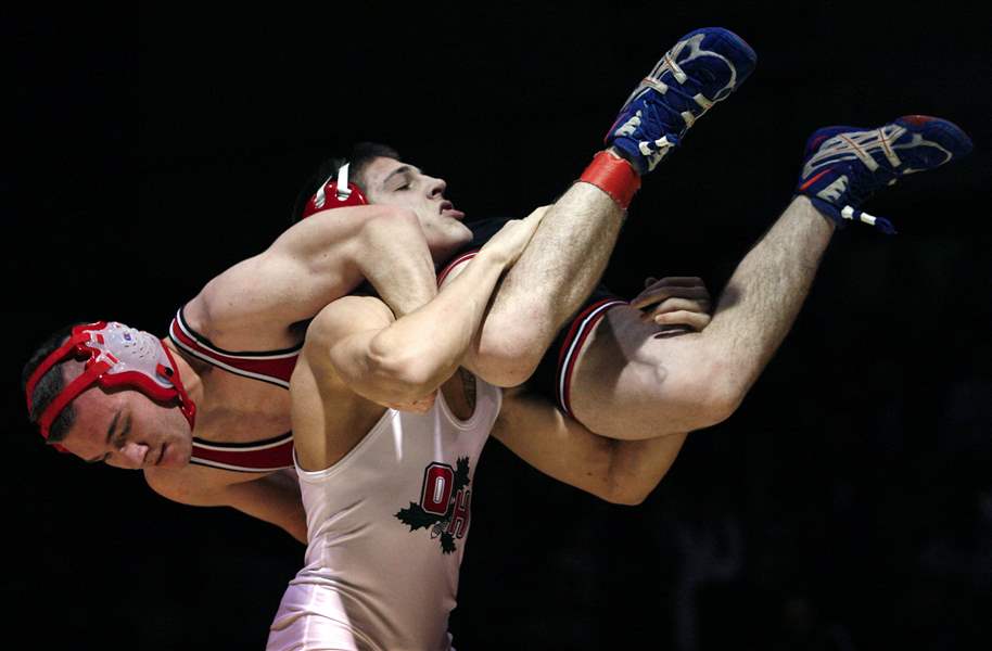 Miller-lifts-Oak-Harbor-at-tourney