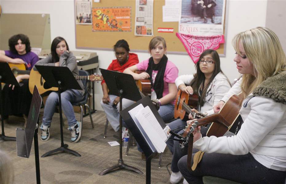 Young-guitarists-take-lead-in-fine-tuning-their-skills-3