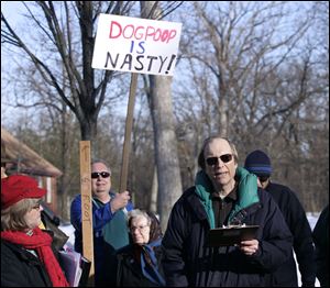 Harry Ward, right, of the Ottawa-Jermain Parks Advisory Board declares the group's opposition to the dog park idea.