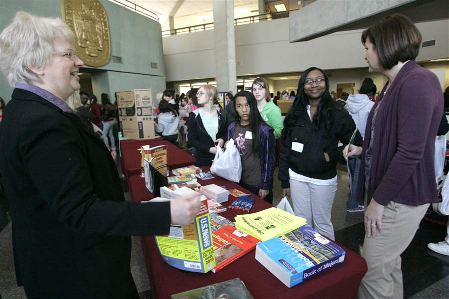 Girls-gather-at-University-of-Toledo-forum-to-learn-about-key-issues