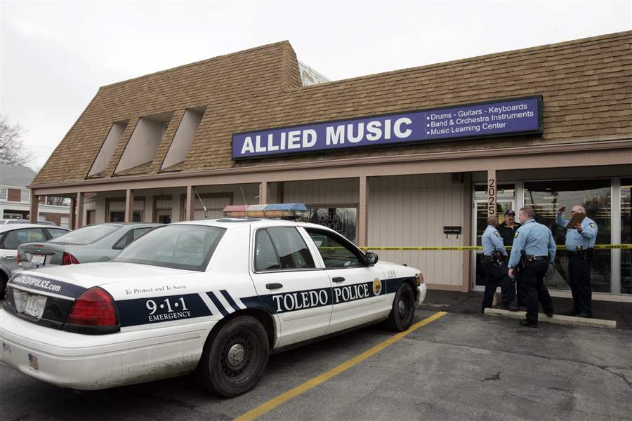 Suspect-exchanged-shots-with-South-Toledo-shopkeeper