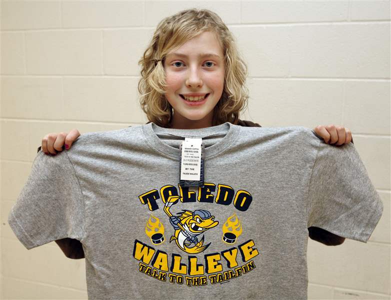 Creative-T-shirts-help-2-students-to-win-by-design-2