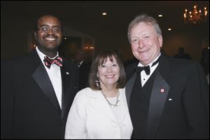 John C. Jones, president and CEO of the Greater Toledo Urban League, with Kay and Jim Murray, board chairman.<br>
<img src=http://www.toledoblade.com/graphics/icons/photo.gif> <font color=red><b>PHOTO GALLERY</b></font>: <a href=