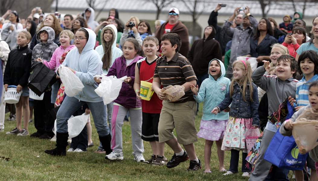 Helicopter-Easter-egg-drop-sets-off-scramble-by-children