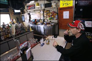 Mark Eidson is among patrons at Michigan Tavern who will be affected by Michigan's smoking ban.<br>
<img src=http://www.toledoblade.com/assets/gif/weblink_icon.gif> <font color=red><b>COMMENT</b></font>: <a href=
