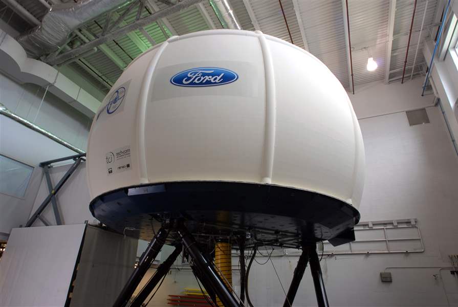 Ford-s-simulator-makes-safety-testing-a-reality-2