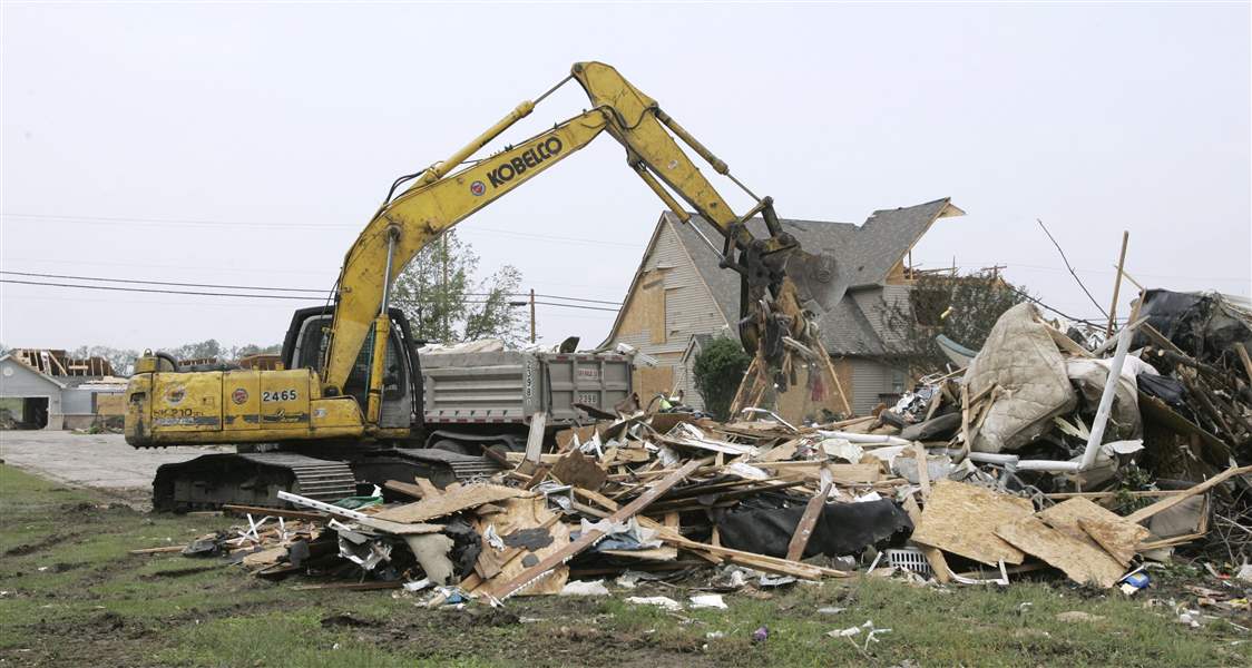 2-Toledoans-accused-of-looting