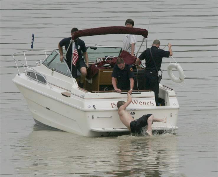 Man-dies-after-being-pulled-from-Maumee-River