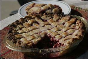 FUD FOOD07P    06_07_2010     The Blade/Lori King  A cherry pie made by Perrysburg, OH resident Joanne Glick.