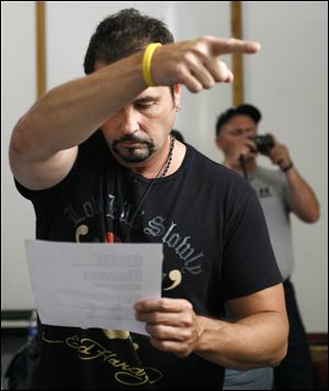 Bob Davenport directs the studio session at the Zeta Recording Studio in Holland. 