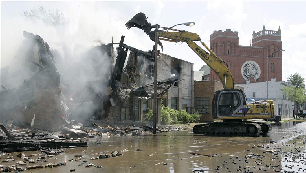 Fire-in-Old-South-End-destroys-vacant-former-funeral-home-2