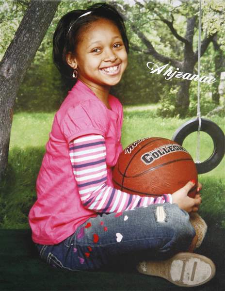 Toledo-girl-called-mom-for-help-before-dying-trapped-in-gate