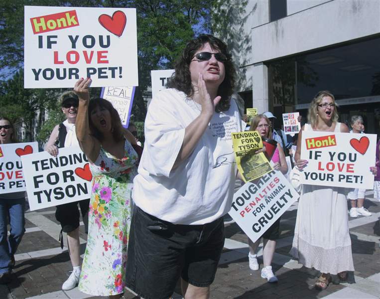 Rally-held-during-hearing-for-pair-accused-of-shooting-neighbor-s-dog