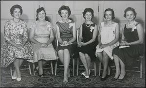 Marge Ainsworth, third from left, with the first officers of the National Organization of Mothers of Twins Club, in 1960.