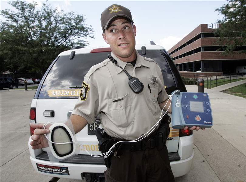 Fast-acting-deputy-called-lifesaver-by-Bedford-football-player-s-mom